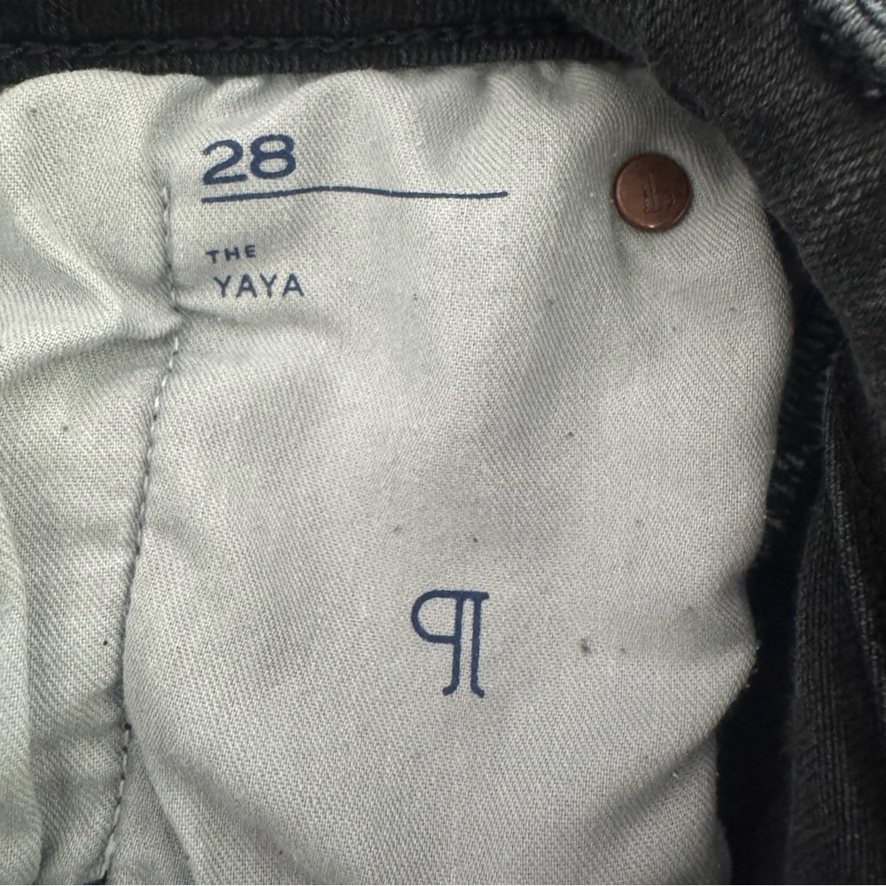 Pilcro The Yaya Cropped Kick Flare Jeans 28 Washed Black Raw Hem Mid Rise - Picture 5 of 7